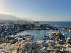 بندر کرنیا در قبرس شمالی؛ مقصد مقایسهی خرید ملک در دبی یا قبرس شمالی